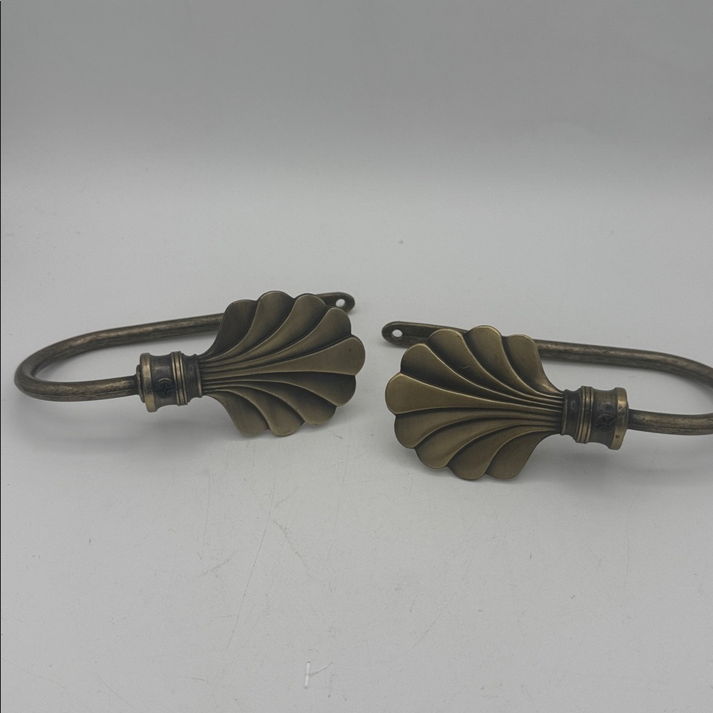 JCPenney Collection Brass Curtain drape scarf Holdbacks leaf design set of 2